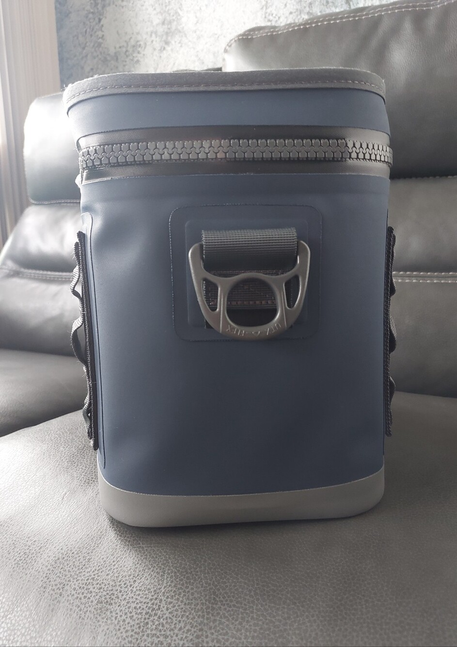 Yeti Navy and Gray Cooler New Without Tags - Picture 2 of 13